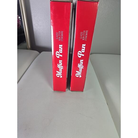 2 NEW Parini Stoneware Muffin Cupcake Pans 12 Cup Stone Stoneware NEW IN BOX - Picture 2 of 7